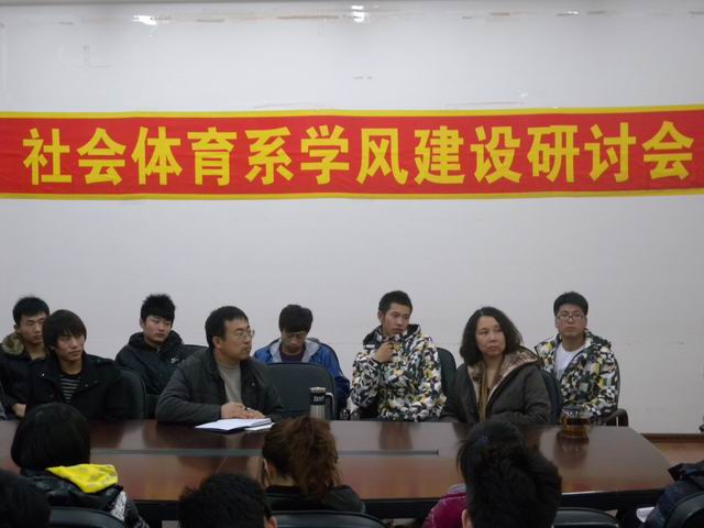 绿茵体育安全通道